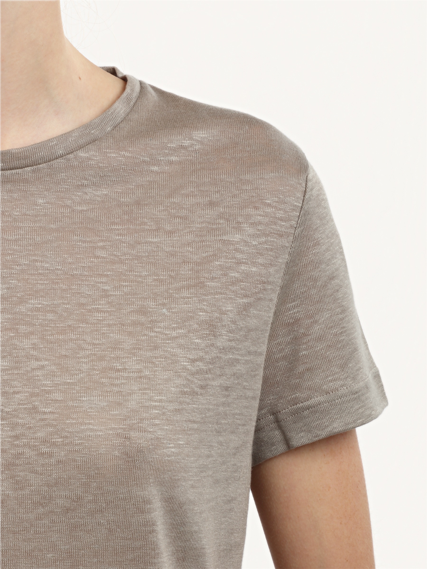 The linen knit in Elegant Taupe, up close.