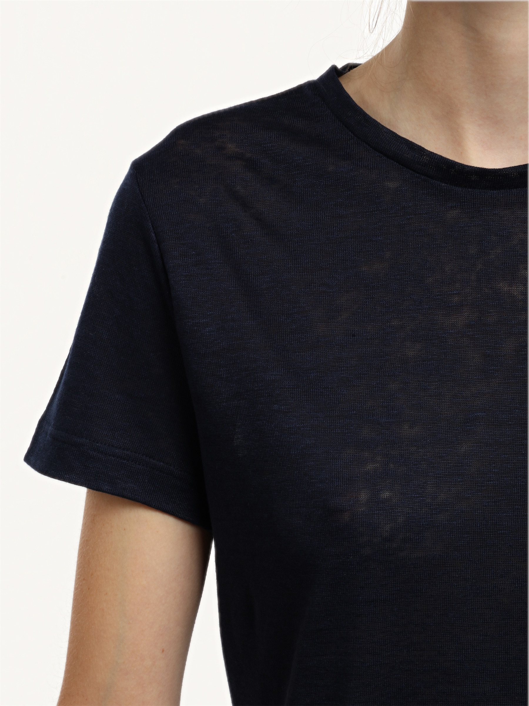 The linen knit in Navy Blue, up close.