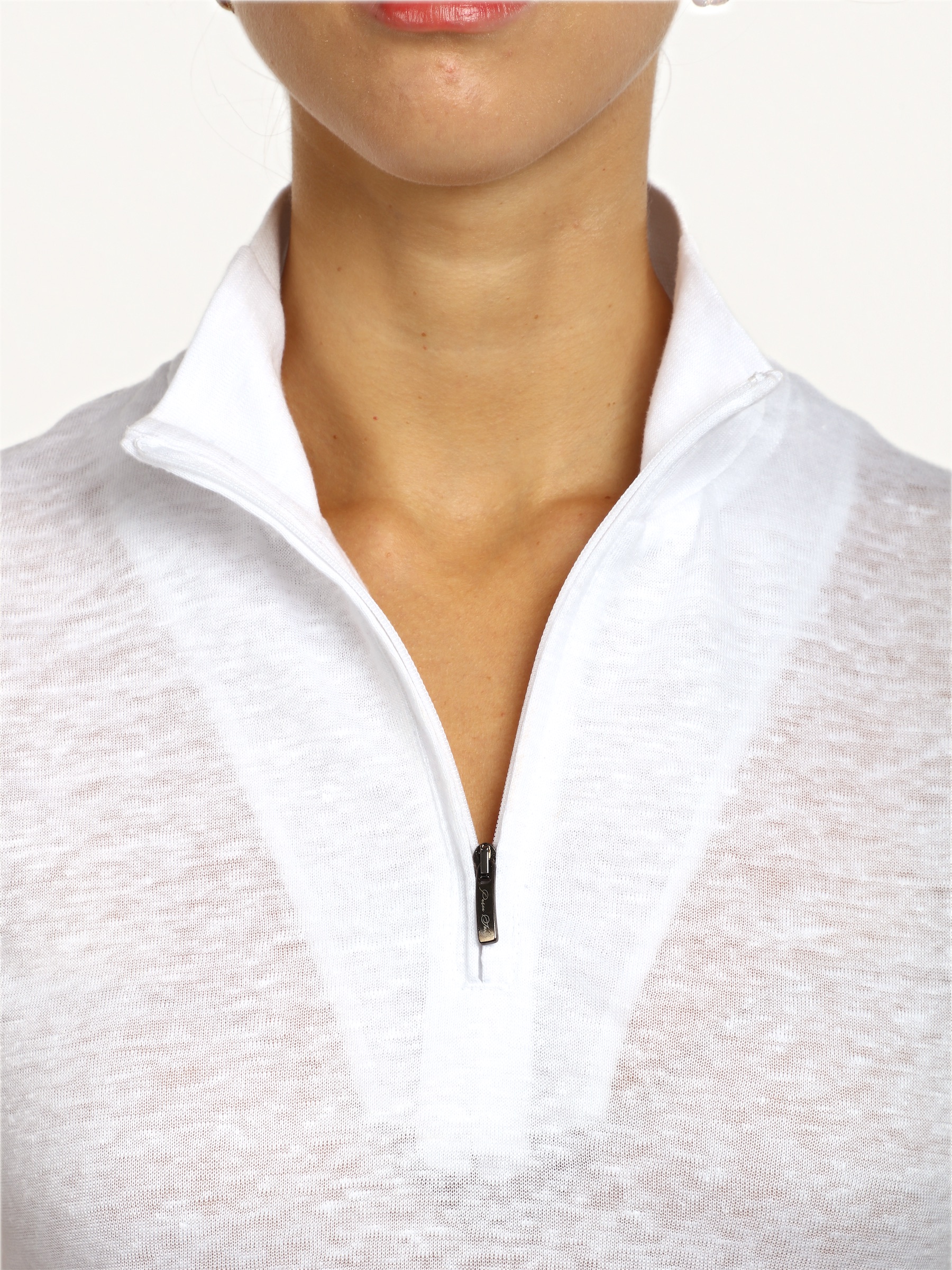 Short-Sleeve Zip Mock-Neck, the collar, close up